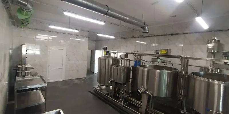 В Житомирській області виставлено на продаж сироварню, яка була зведена за рахунок грантових коштів – дивіться фото.