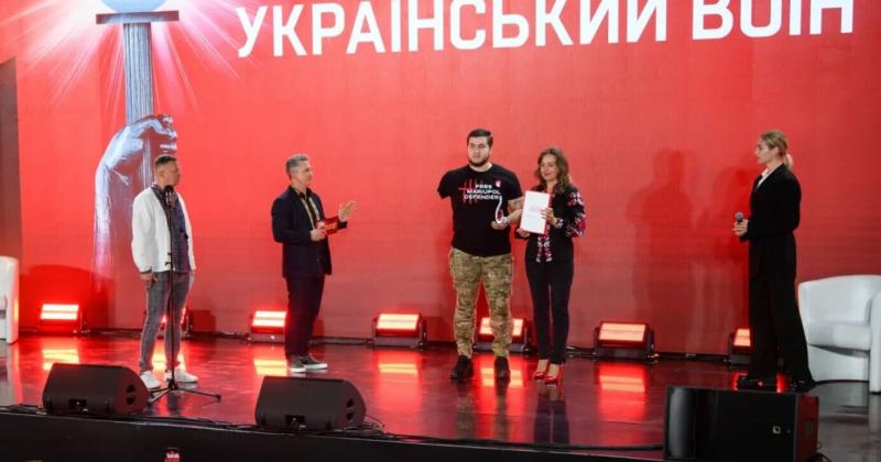 Уособлення українського військового: захисник Маріуполя здобув перше місце у рейтингу ТОП 100 українців за версією NV.