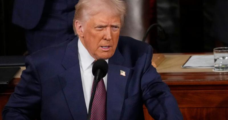 Тиск на Трампа через введення санкцій проти Росії посилюється, - повідомляє Reuters.