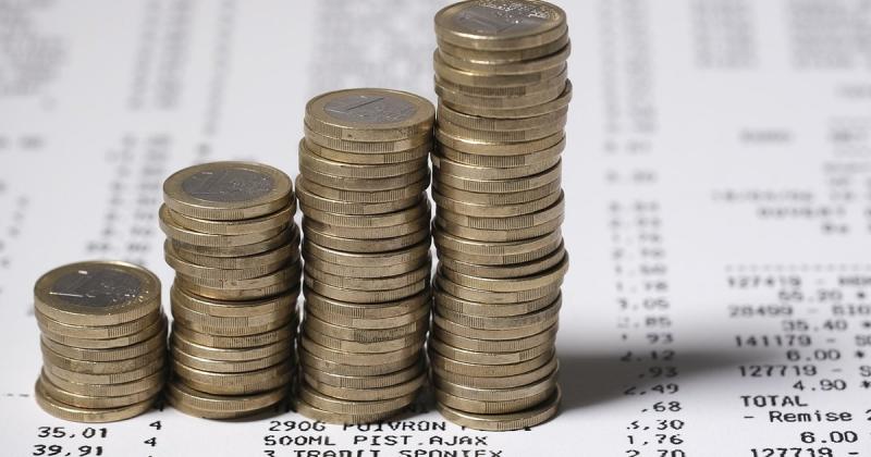 Парламент підвищив податкову ставку на прибуток для фінансових установ до 50%. Очікується, що це рішення забезпечить надходження в розмірі 30 мільярдів гривень до державного бюджету.