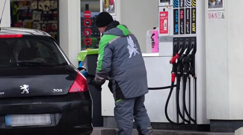 Ціна на паливо зросла до 100 грн за літр: водіїв стривожило нове подорожчання на заправках, коли