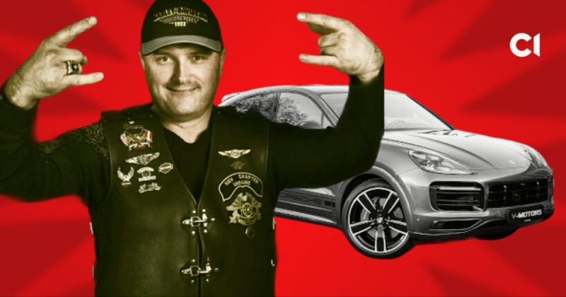 Головний кіберполіцейський Чернігівської області Багола отримав у спадок Porsche вартістю 4 мільйони гривень від своєї матері. Інформації про її бізнес або декларації не знайдено, повідомляє Слідство.Інфо.