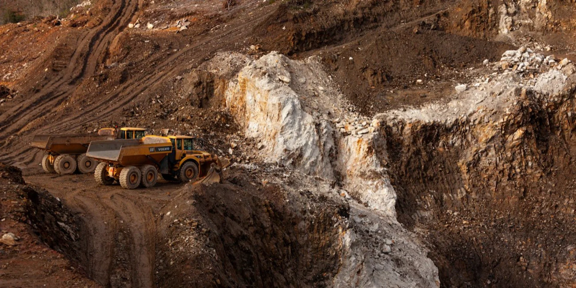 Агресивні бюрократичні маневри. Міністерство економіки має намір провести реорганізацію Державної служби геології та надр, але представники бізнесу висловили незгоду.
