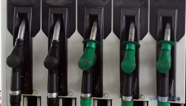 Ціни на бензин та дизельне паливо знижуються: огляд стану на автозаправках 24 квітня.