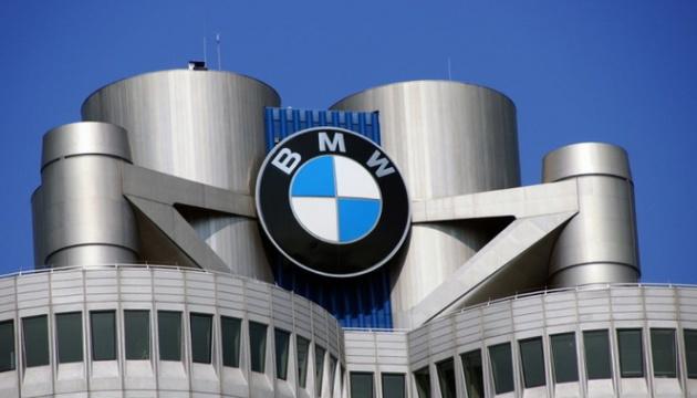 Представники BMW повідомили, що припинили незаконну експортну діяльність своїх автомобілів до Росії.