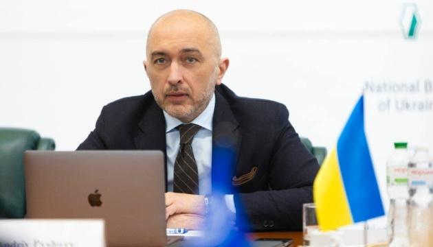 Минулого року обсяги гривневих заощаджень фізичних осіб у банківських установах збільшилися на 12%, тоді як у бізнесу цей показник зріс на 19%, повідомляє Пишний.