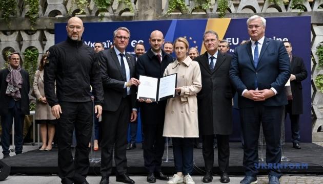 Європейський Союз виділить 1 мільярд євро, отриманих від російських активів, для закупівлі зброї для українського оборонного комплексу.