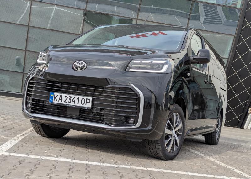 Величезний вантажний простір та ще більше шансів: Toyota Proace і Proace Verso.