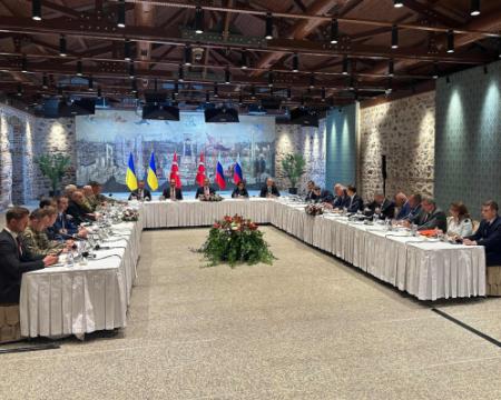 Які сценарії лежать в основі мирних переговорів та коли можливий новий наступ Росії: інформація від міжнародних ЗМІ.