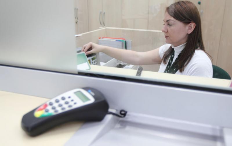 Нові обмеження на грошові перекази, повторна медична комісія та технічний огляд автомобілів: які зміни нас чекають з 1 червня.