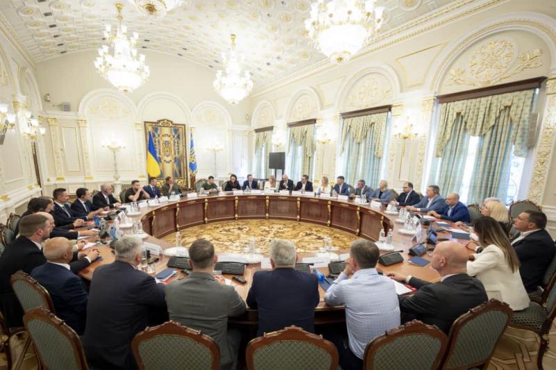 Зеленський зустрівся з американськими бізнесменами, які звернулися до уряду США з проханням надати ракети.