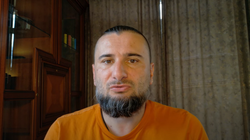 Владислав Смірнов висловив свою думку щодо того, чому українці не виступають за проведення виборів: 