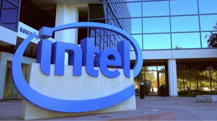 Трамп обдумує можливість вкладення в Intel, що призвело до зростання акцій компанії.