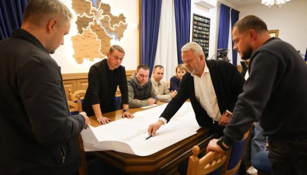 У Бучі, що на Київщині, відбулася презентація першого комплексного проекту щодо створення безбар'єрної вулиці.