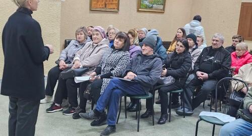 В Основ'янському районі пройшла зустріч керівника з особами, які були вимушені залишити свої домівки.