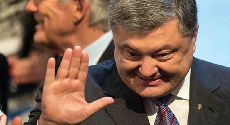Військові висловили своє обурення щодо Порошенка, який в умовах війни незаконно наживався, захоплюючи приміщення в центрі Києва.