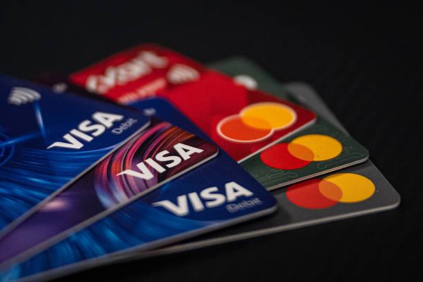 Українські підприємства демонструють зростання: бізнесмени все більше спрямовуються на експорт і переходять до безготівкових платежів.