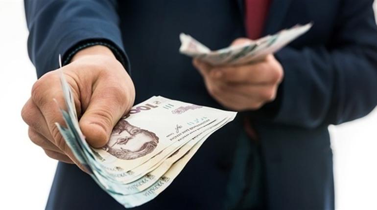 Нові вимоги для підприємств: хто зобов'язаний підвищити заробітну плату, виплатити бонуси та покрити витрати на лікарняні.