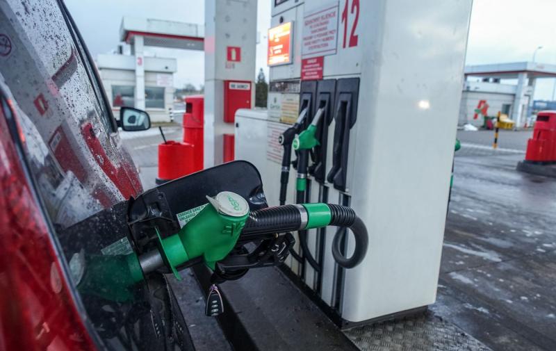 Чи піднімуться ціни на бензин та дизель? Які сюрпризи чекають водіїв до завершення року?