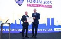 Кличко та мер Берліна розпочали Інвестфорум у Києві, де також уклали Меморандум, спрямований на підтримку інновацій та розвитку підприємництва.