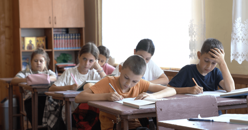 В Україні відкрилася перша школа, що забезпечує енергетичну незалежність, ініційована благодійним фондом Glossary Eco Foundation.