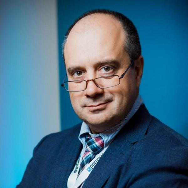 Яким чином українці отримують медикаменти?