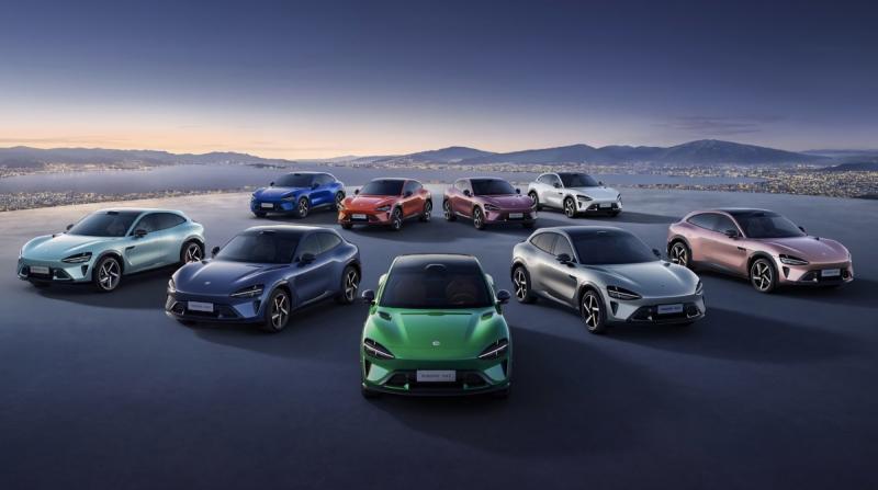 Xiaomi встановлює нові рекорди у поставках електромобілів та повідомляє про досягнення першого прибутку.