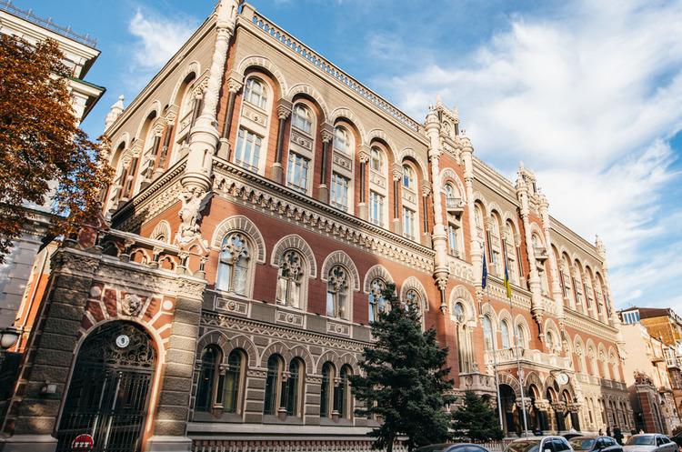 НБУ повідомляє, що число кредитних спілок, страхових компаній та фінансових установ продовжує зменшуватися.
