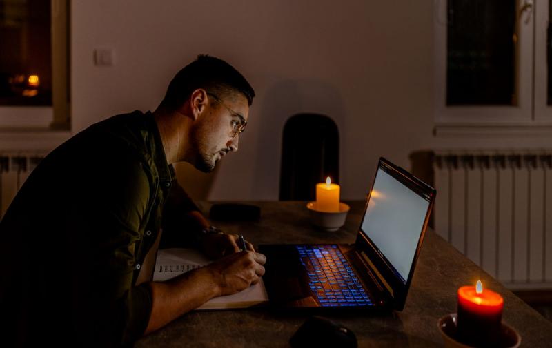 Світлові відключення не охоплять всі регіони: розклад на 15 грудня від 