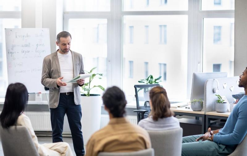 Корпоративне навчання англійської мови: як воно сприяє формуванню лідерських навичок.