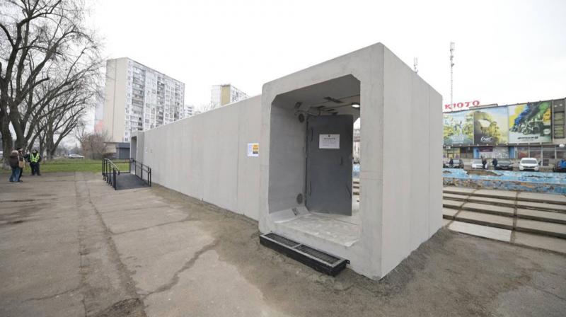 У Києві з'явилося перше мобільне укриття.