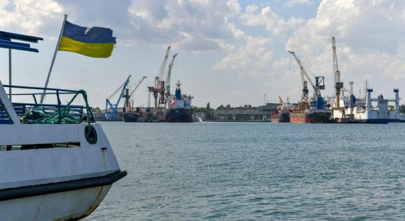 Кабінет Міністрів планує передати порт Чорноморськ за символічну ціну, і без проведення тендеру через систему Prozorro, - заявив правозахисник.