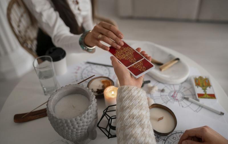 Таро-прогноз на 31 грудня: хто зможе отримати фінансові надходження, удачу та любов в останній день року.