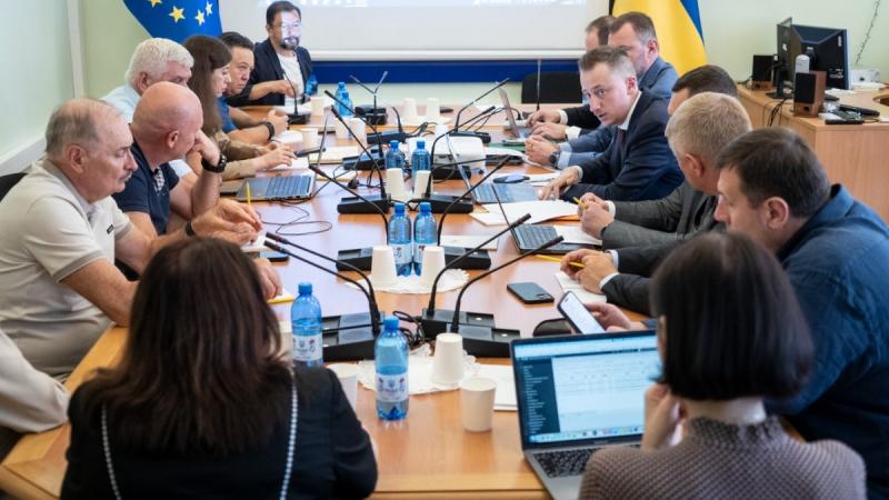 Міністр економіки повідомив, що уряд намагається знайти компроміс між вимогами Європейського Союзу щодо оцінки впливу на довкілля та потребами бізнесу у спрощенні процесів в умовах війни.