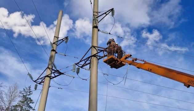 Протягом тижня енергетики змогли відновити електропостачання для близько 700 тисяч абонентів, повідомляє Офіс Президента.