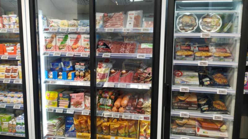 Немає масових закриттів супермаркетів, а уряд проводить переговори для збільшення постачань генераторів, повідомляє Міністерство економіки.