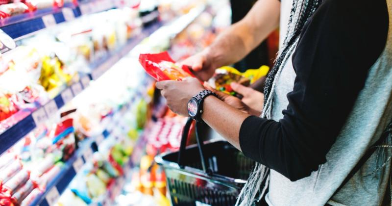 Вимкнення електроенергії та зміни цін на товари: які продукти стануть дорожчими у лютому, а які залишаться незмінними - Hochu.ua