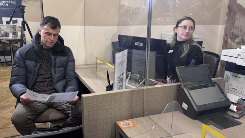 У Львові власник зобов'язаний принести три термінали Starlink для реєстрації в ЦНАП.