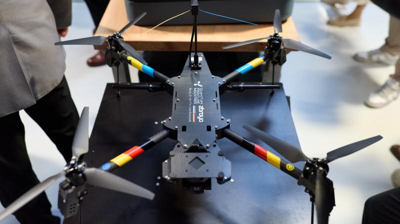 10 тисяч безпілотників для Збройних Сил України: Зеленський отримав перший БПЛА 