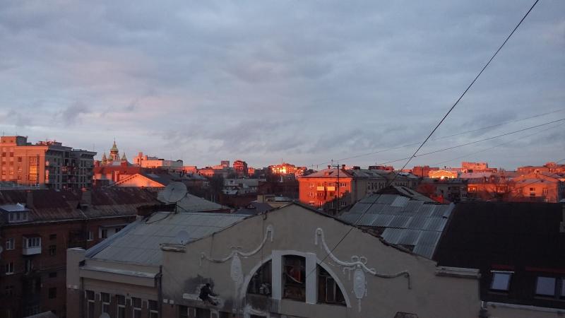 Харків успішно прожив близько 100 днів без повітряних тривог завдяки впровадженню диференційованої системи сповіщення, - повідомив Терехов. - Новини Весь Харків.