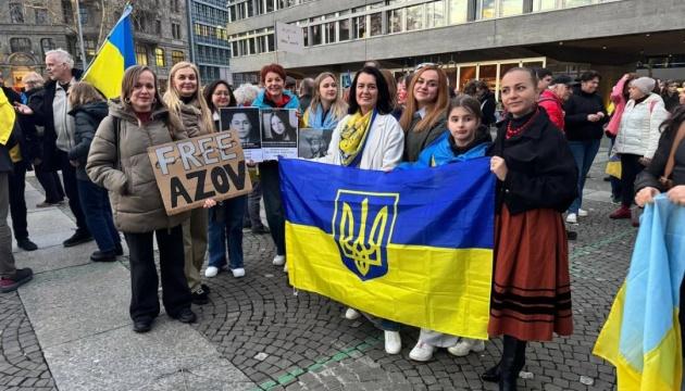 У Цюриху відбулася масова акція, в якій взяли участь 2500 осіб, присвячена четвертій річниці вторгнення Росії.