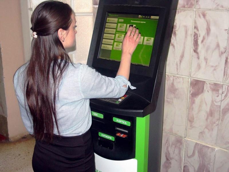 Грошові перекази, покупки та дарунки: банки будуть ставити українцям складні запитання.