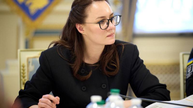 Уряд працює над запровадженням нової програми фінансової підтримки для громадян у розмірі 1500 грн, а також планує ввести кешбек на пальне, повідомила Свириденко.