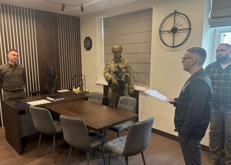 Керівники обласних управлінь СБУ стали об'єктом підозр.