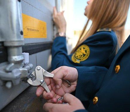 Технічні інновації досягають Державної митної служби.