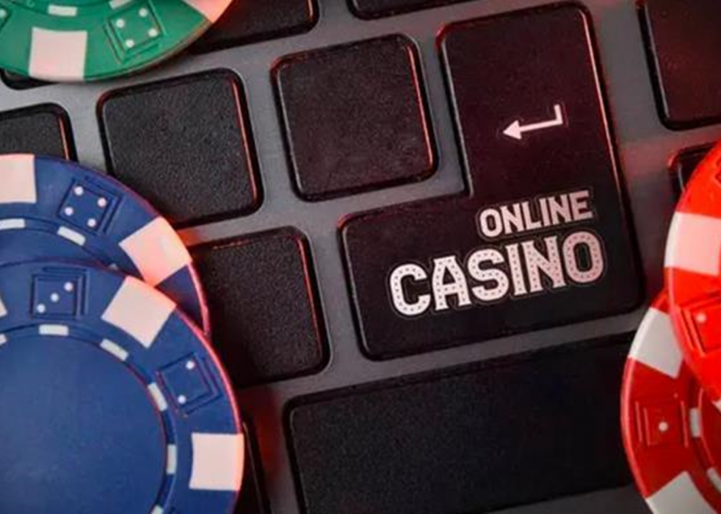 Блогершу наказали штрафом у 5 мільйонів за просування інтернет-казино.