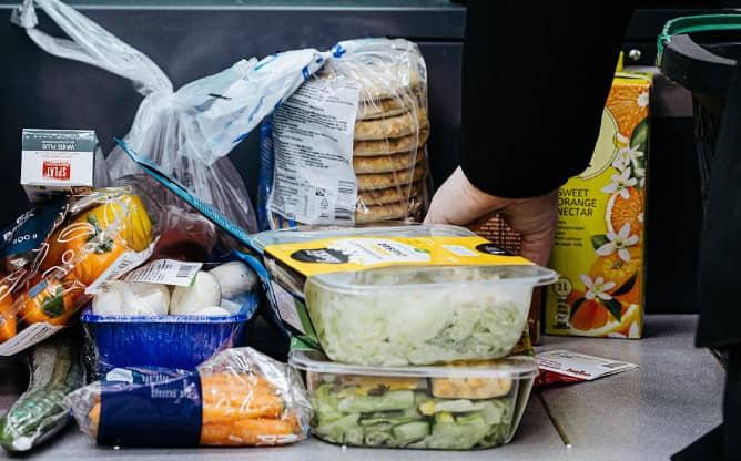 В Естонії триває дискусія між представниками бізнесу та урядовцями щодо пропозиції зменшити ПДВ на основні товари.