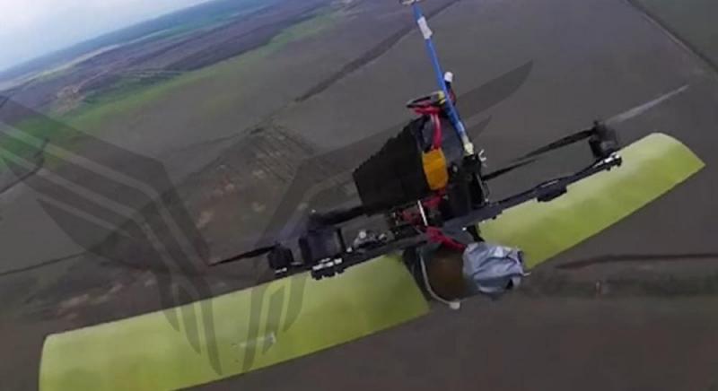 Збройні сили України почали знищення ворогів за допомогою нових крилатих FPV-дронів, повідомляють ЗМІ.