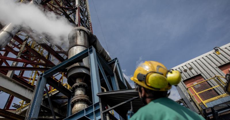 Угорщина оголосила про поновлення транспортування російської нафти через Україну по трубопроводу 