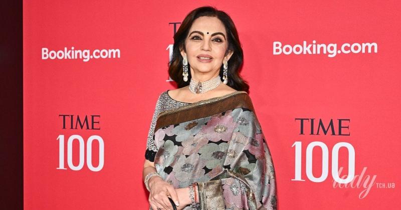 У розкішному сарі та з сумочкою Hermes: дружина найбагатшого підприємця Індії з'явилася на червоній доріжці.